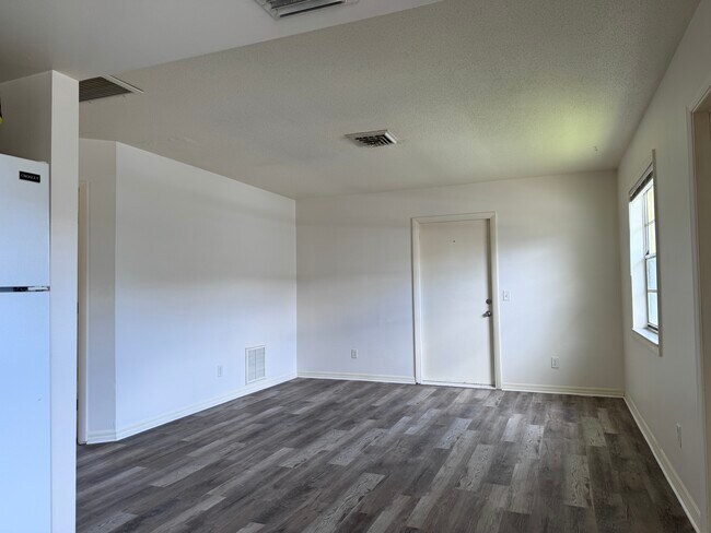 Building Photo - 281 S McCall Rd