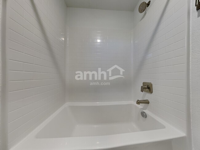 Building Photo - 3333 Blodwen St