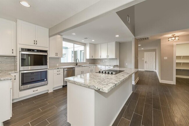 Building Photo - 6 Earlham Dr