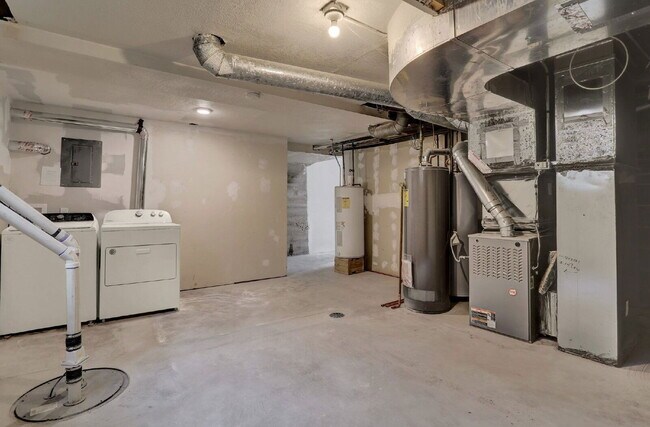 Building Photo - 214 Cheyenne Blvd