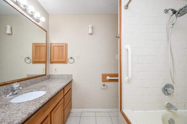 Building Photo - 8562 Laurel Trails Dr