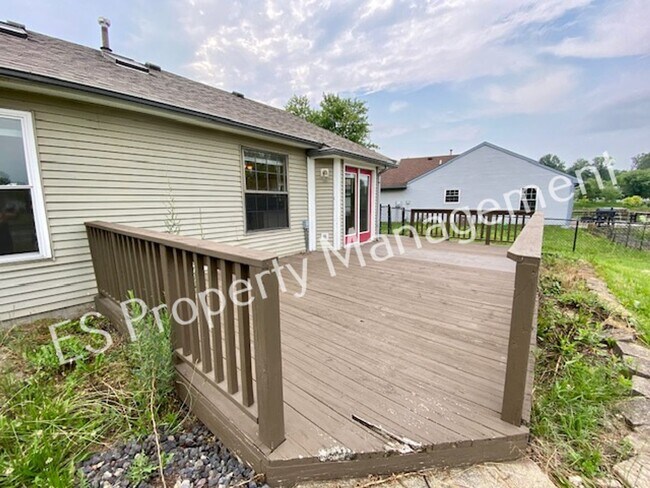 Building Photo - Wonderful 3 Bedroom 2 Bathroom Ranch Style...