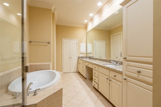 Building Photo - 18119 Frankford Lakes Cir