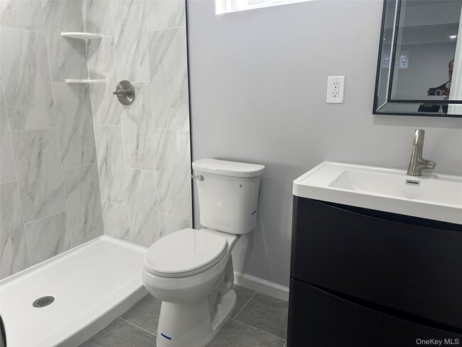 Building Photo - 133 S 7th St