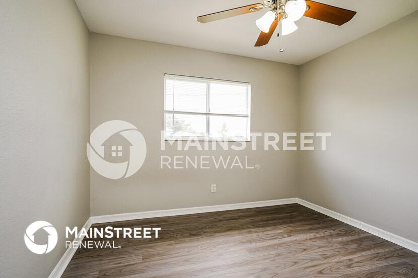 Building Photo - 2108 NE 15th Ln