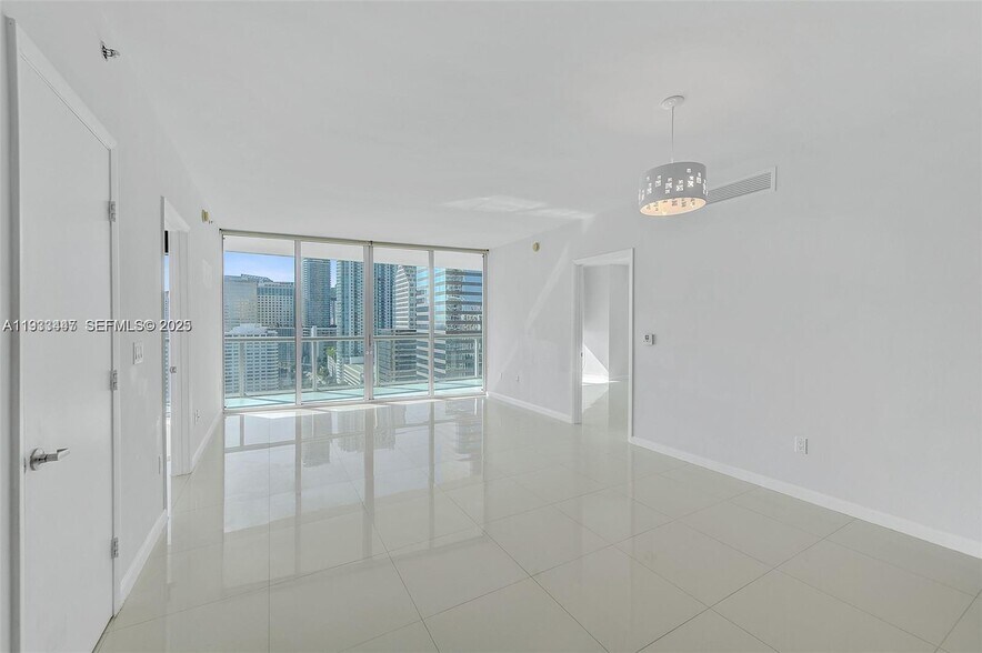 Building Photo - 495 Brickell Ave