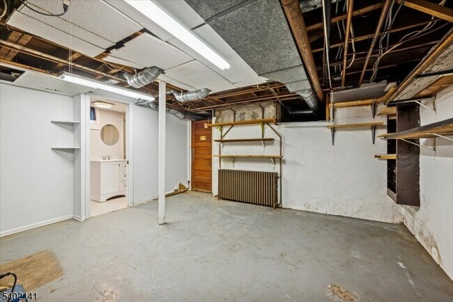 Building Photo - 16 Cross St