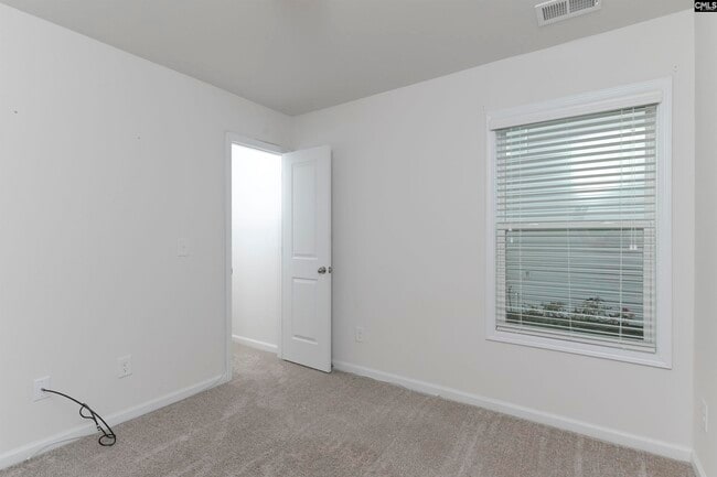 Building Photo - 356 Finch Ln