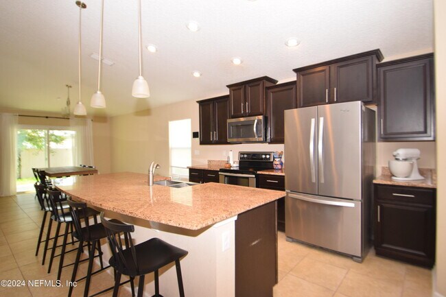 Building Photo - 12593 Itani Wy