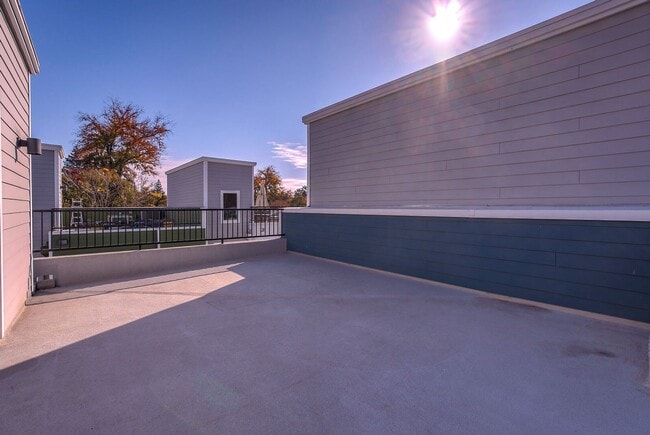 Building Photo - 508 Alisal Ln