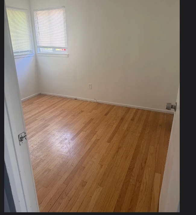 Building Photo - 29625 Rosslyn Ave
