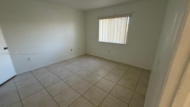 Building Photo - 1251 SE 28th Ct