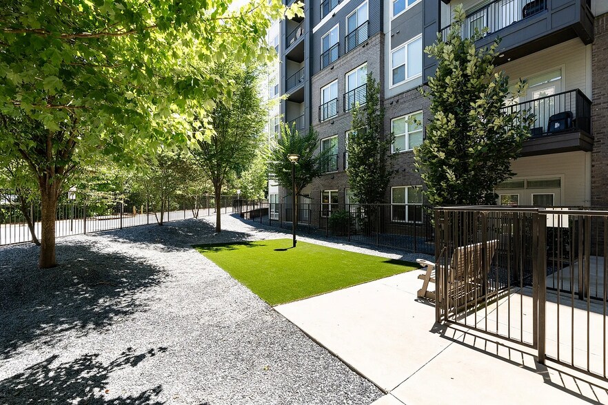 Building Photo - 2550 Blackmon Dr