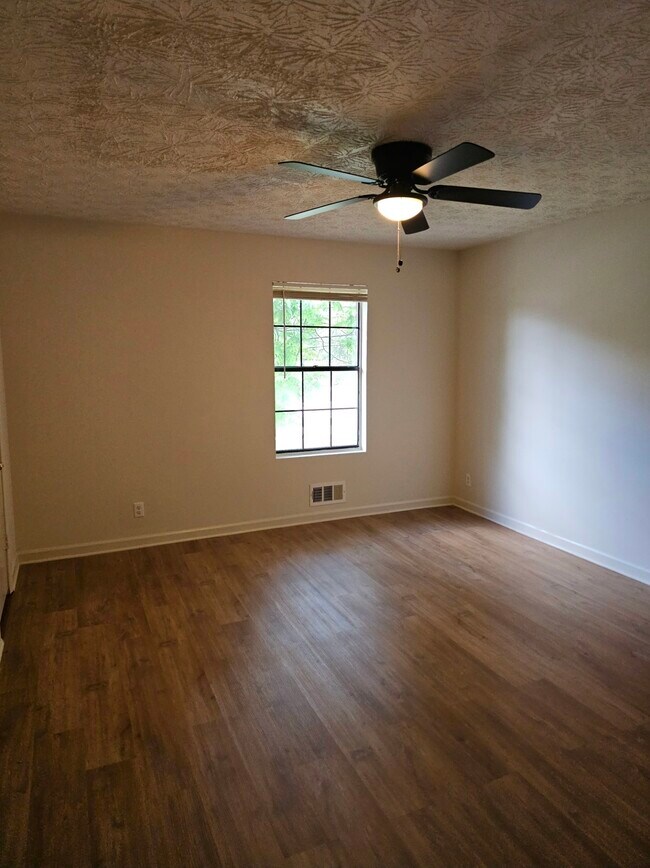 Building Photo - 490 S Jeff Davis Dr