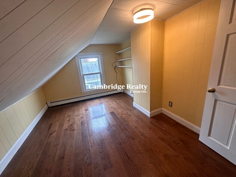 Building Photo - 22 Linden St