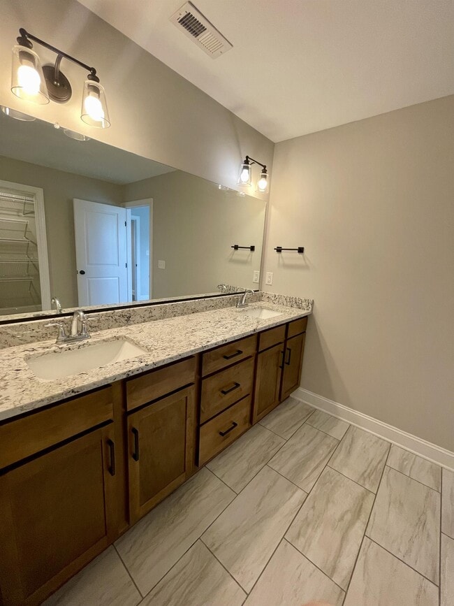 Building Photo - 1005 Ridgestone Ct