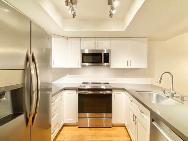 Building Photo - Quaint 2BR 1.5BA Condo in the Vineyards