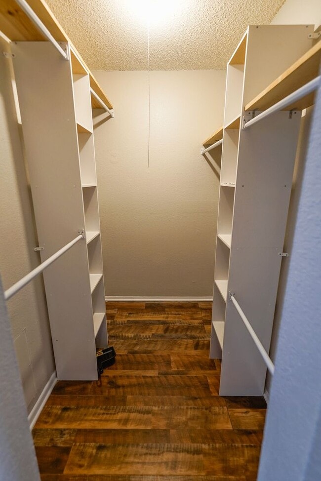 Building Photo - Cozy 1 bedroom 1 bathroom within walking d...