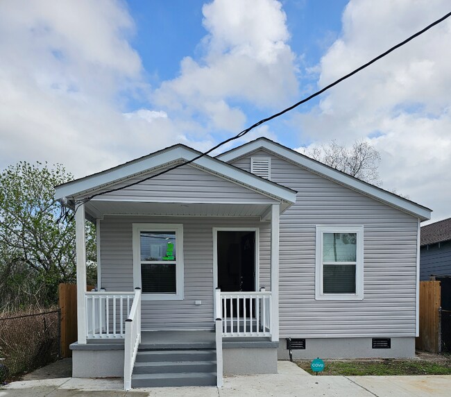 Primary Photo - 1417 Benton St