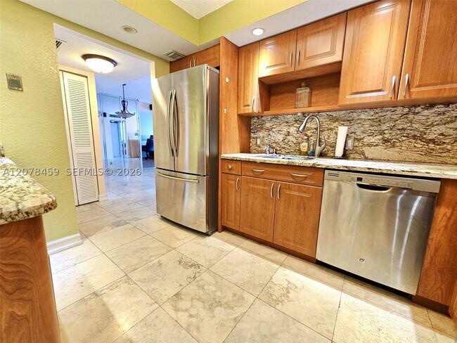 Building Photo - 427 Golden Isles Dr