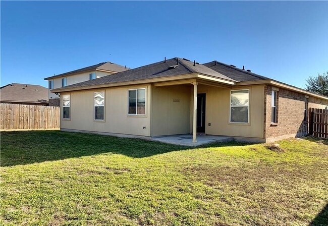 Building Photo - CUTE 4-bedroom 2-bathroom house HOUSING ACCEPTED!