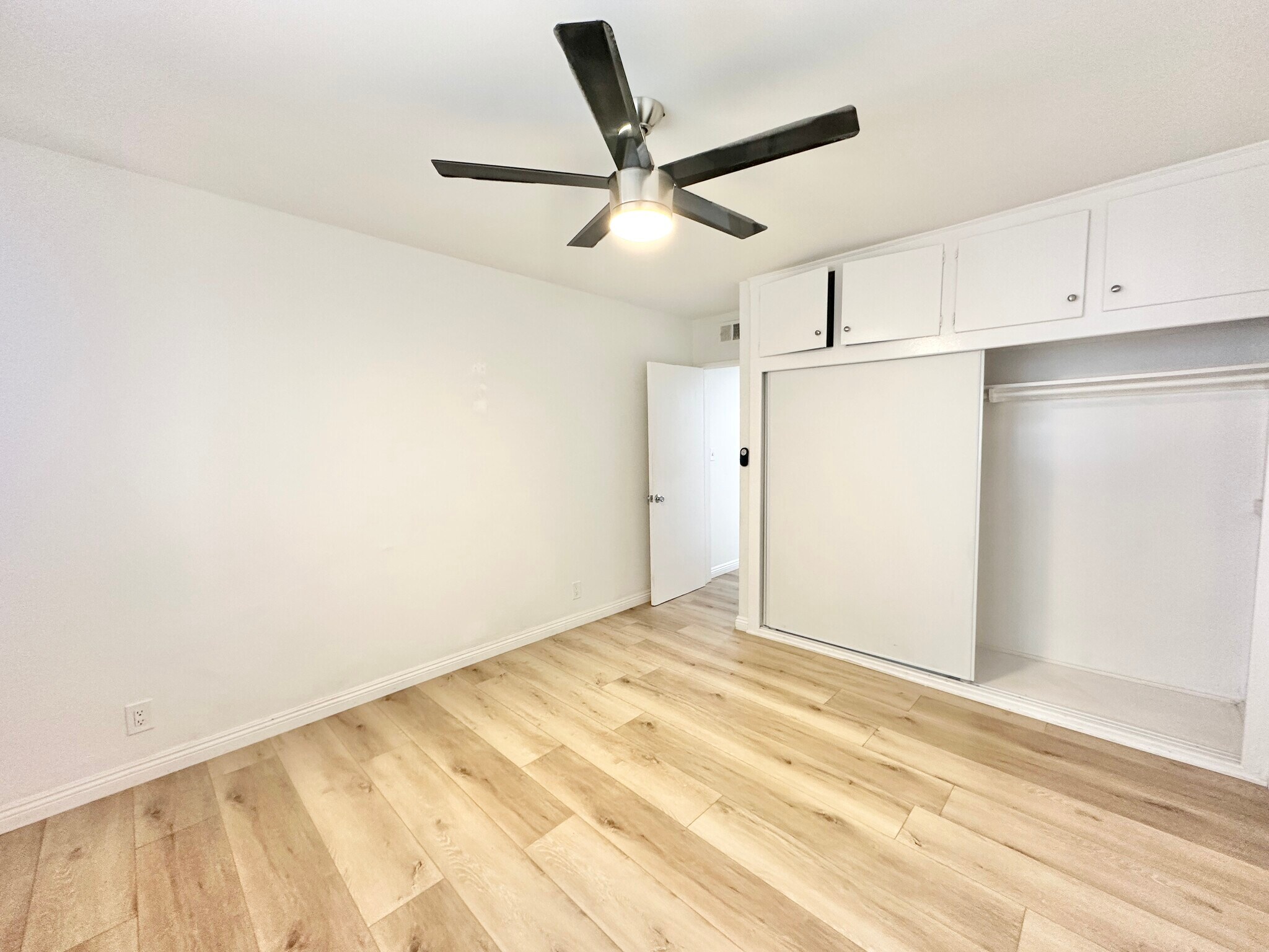 Building Photo - 6337 Whitsett Ave