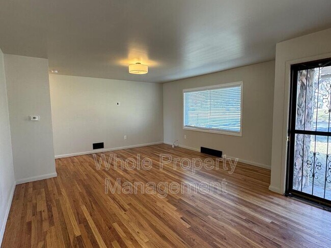 Building Photo - 5008 Alcott St