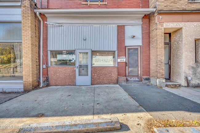 Building Photo - 213 W Market St