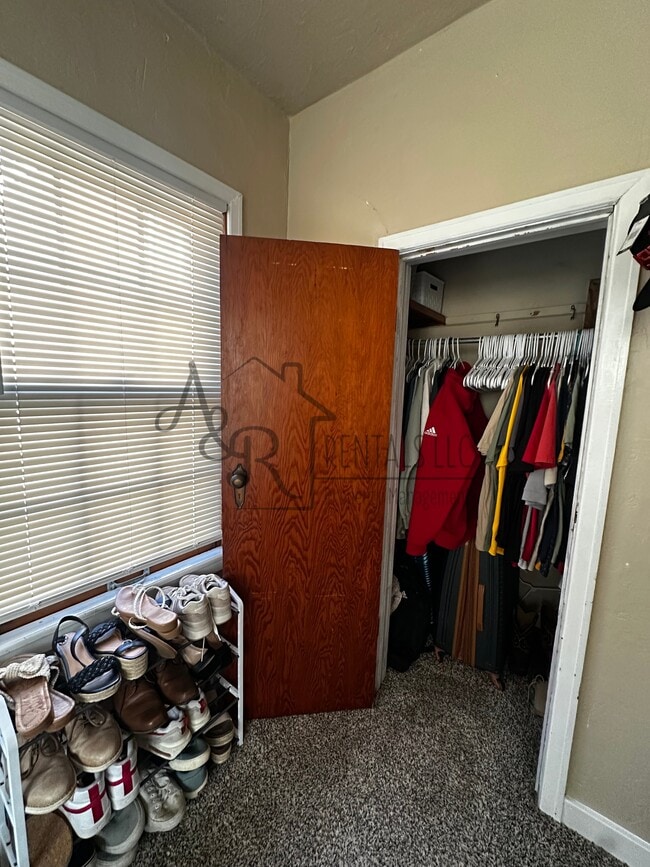 Building Photo - 602 N Walnut St