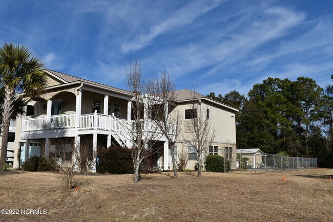 Building Photo - 384 Hamilton Dr SE