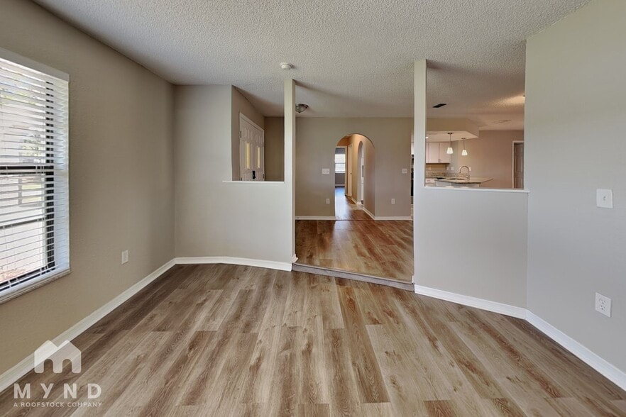 Building Photo - 10327 Lansfield St