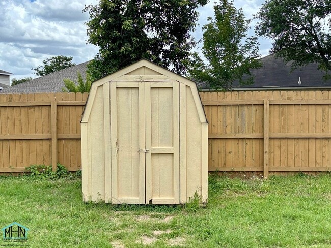 Building Photo - Your Perfect Retreat Awaits! A Charming 3-...