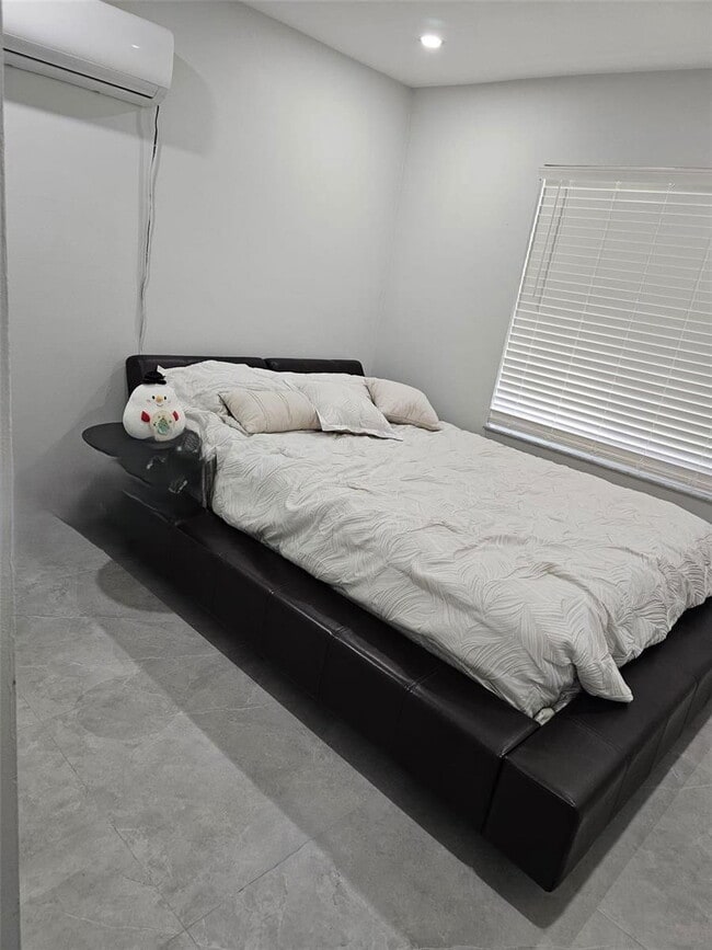 Building Photo - Southwest 177th Avenue, Miami, FL 33196 - 4 BR 2 BA single-family home