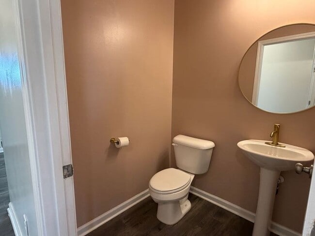 Building Photo - 1097 Sapphire Dr