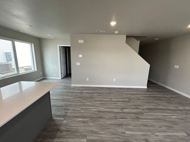 Building Photo - Exquisite 3-Bedroom Home with Modern Elegance and a Great Location!!