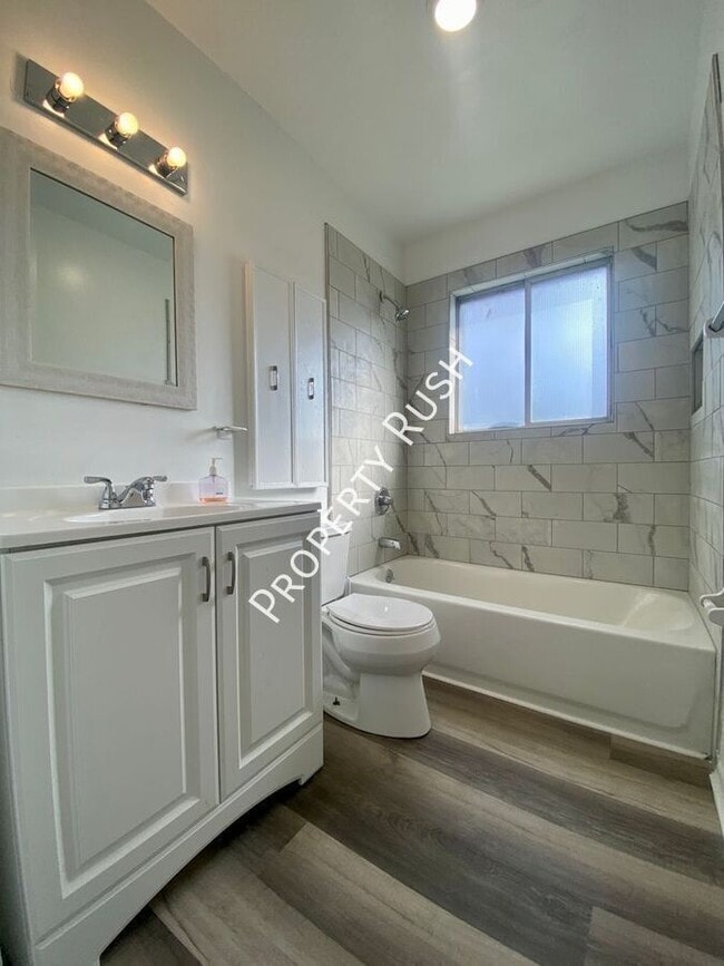 Building Photo - 922 Delores Dr