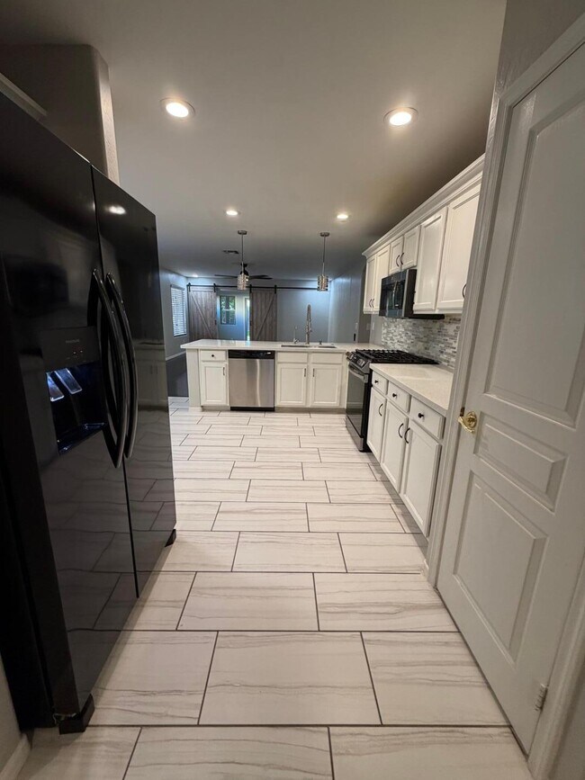 Building Photo - 1945 E Aloe Pl