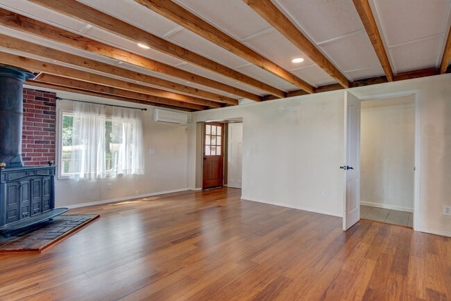 Building Photo - 2 Bed 2 Bath Country Home with Penn Cove View on 2.5 Acres