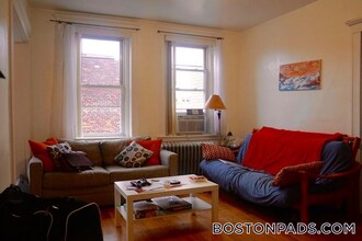 Building Photo - 121 Park Dr