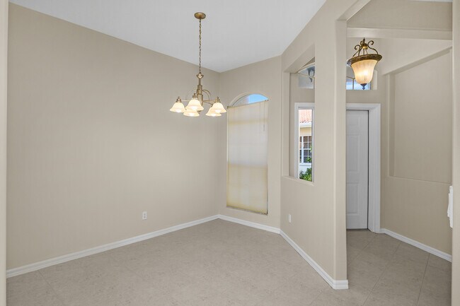 Building Photo - 2056 Crestview Way