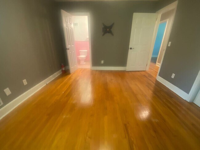 Building Photo - 1524 Alpine Dr