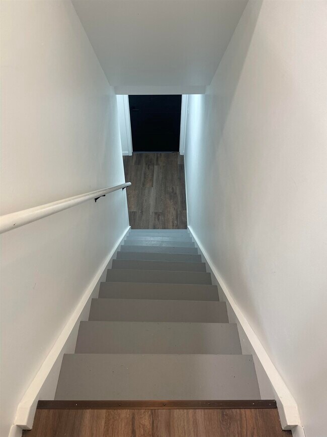 Building Photo - 2727 Florann Dr