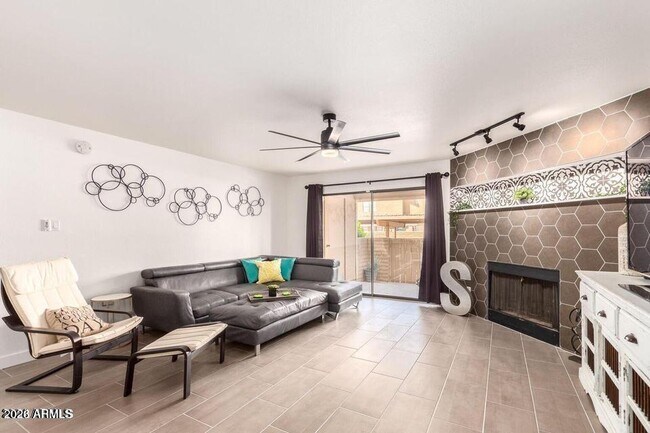 Building Photo - 7950 E Starlight Way