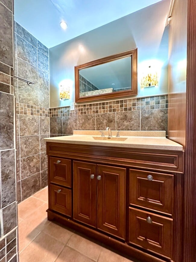 Building Photo - 4219 E 68th Terrace