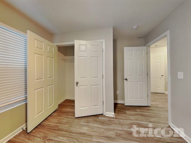 Building Photo - 304 Kendall Dr