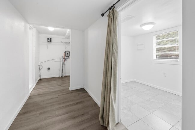 Building Photo - 324 Dixie St