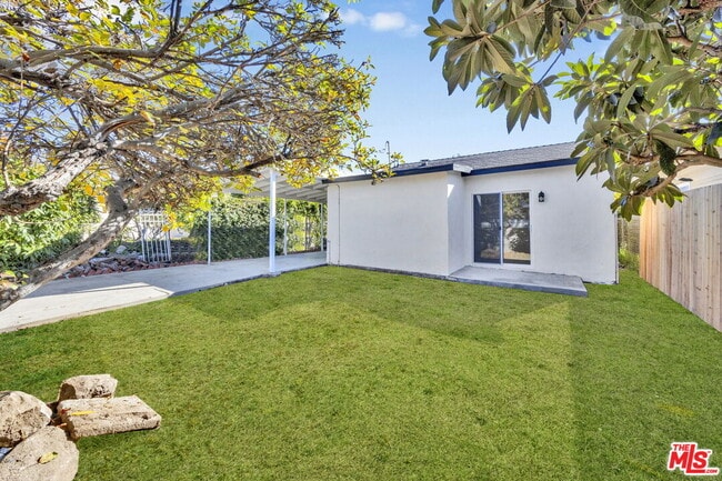 Building Photo - 1213 Thompson Ave