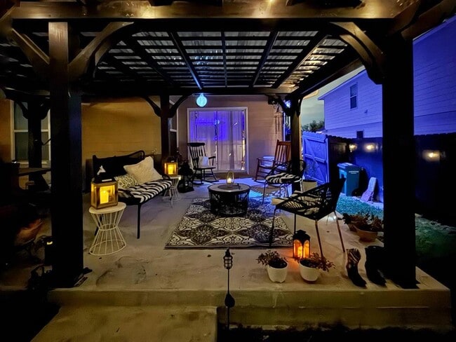 Building Photo - 8824 Southwick Dr