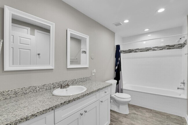 Building Photo - 3535 Balboa Cir