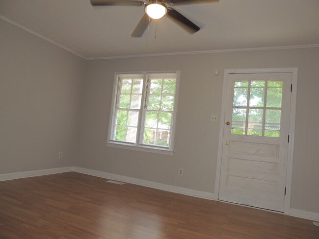 Building Photo - 145 Summerhill Rd